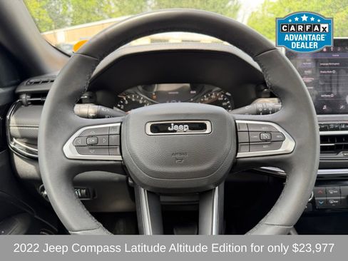 Used 2022 Jeep Compass Latitude w/ Sun and Sound Group AWD/4WD image 16