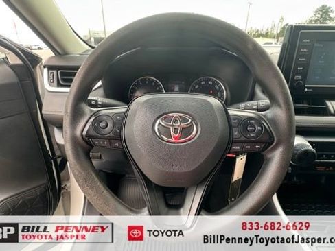 Used 2020 Toyota RAV4 LE image 12