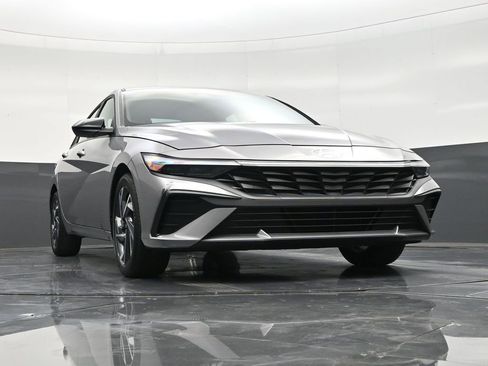 Used 2025 Hyundai Elantra Sport image 27