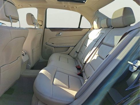 Used 2014 Mercedes-Benz E 350 4MATIC Sedan image 9
