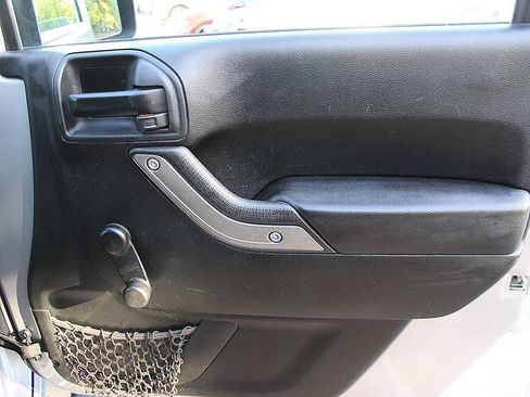 Used 2018 Jeep Wrangler Unlimited Sport w/ Connectivity Group AWD/4WD image 17
