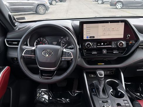 Used 2023 Toyota Highlander XSE AWD/4WD image 16