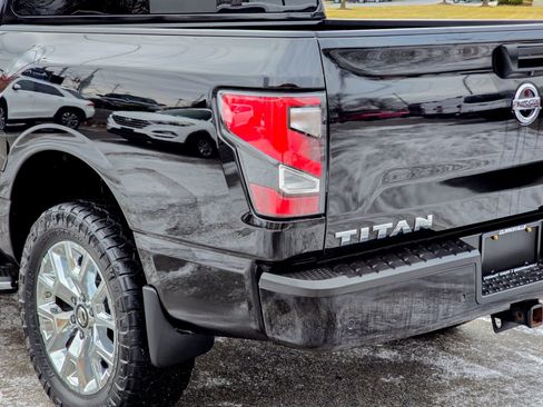 Used 2021 Nissan Titan SL w/ Moonroof Package AWD/4WD image 17