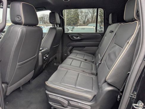 Used 2024 GMC Yukon XL SLT image 18