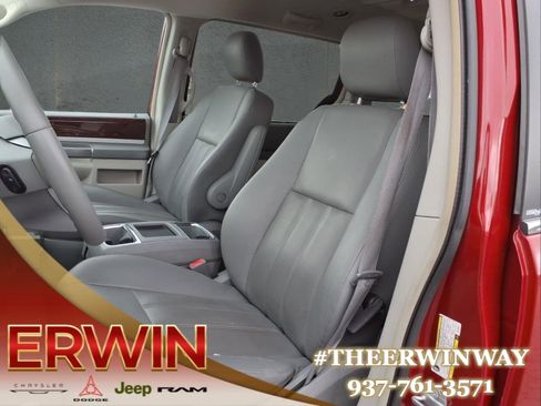 Used 2010 Chrysler Town & Country Touring FWD image 12