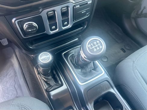 Used 2019 Jeep Wrangler Sport AWD/4WD image 15