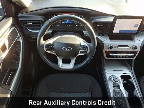 Used 2023 Ford Explorer XLT image 13