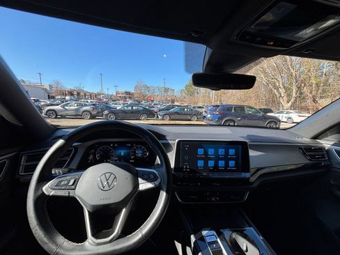 Used 2025 Volkswagen Atlas Cross Sport SE image 35