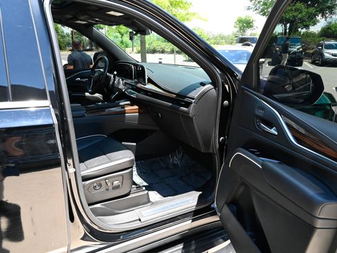 Used 2021 Cadillac Escalade ESV Premium Luxury AWD/4WD image 50