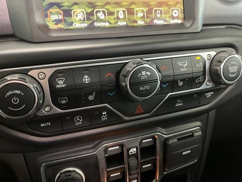 Used 2023 Jeep Gladiator Mojave w/ Cold Weather Group AWD/4WD image 14