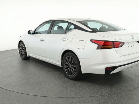 Used 2025 Nissan Altima 2.5 SV image 6