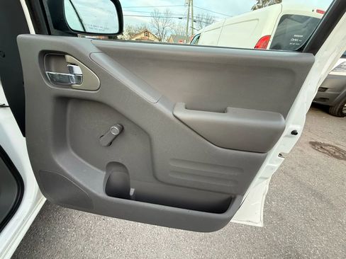 Used 2018 Nissan Frontier S image 37