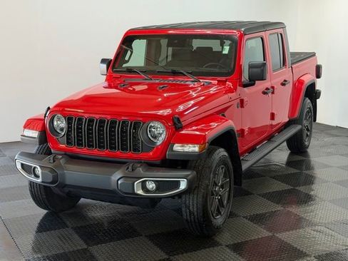Certified 2024 Jeep Gladiator Sport AWD/4WD image 5