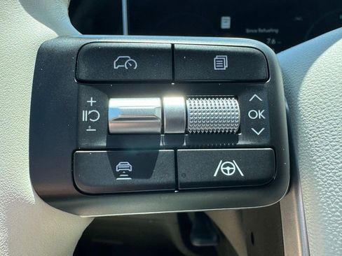 Certified 2025 Hyundai Santa Fe Calligraphy FWD image 17