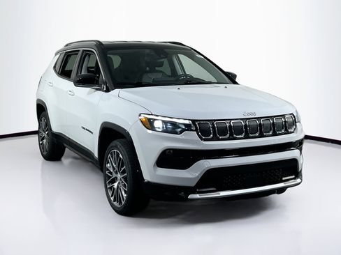 Used 2022 Jeep Compass Limited w/ Elite Group image 3