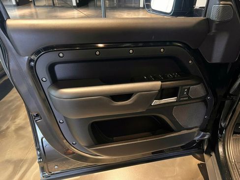 Used 2023 Land Rover Defender 110 V8 AWD/4WD image 15
