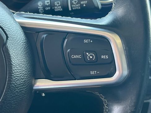 Used 2019 Jeep Wrangler Unlimited Sahara AWD/4WD image 30
