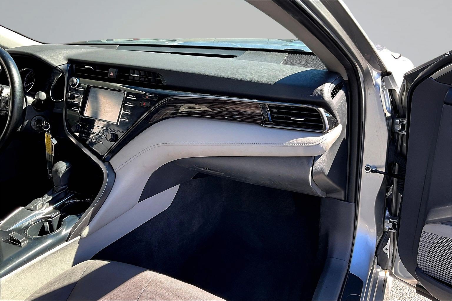 Used 2019 Toyota Camry LE FWD image 22