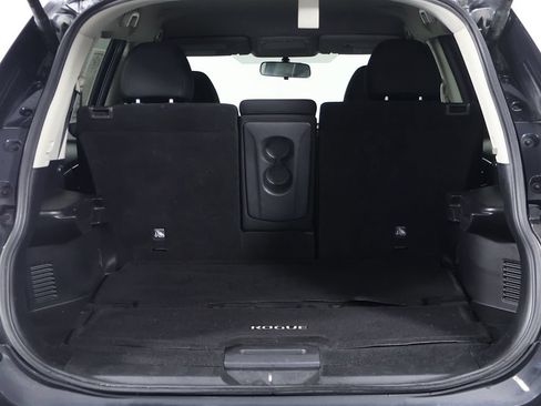 Used 2018 Nissan Rogue SV AWD/4WD image 18