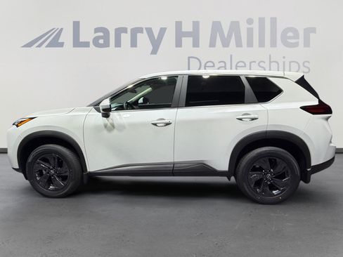 New 2026 Nissan Rogue SV FWD image 2