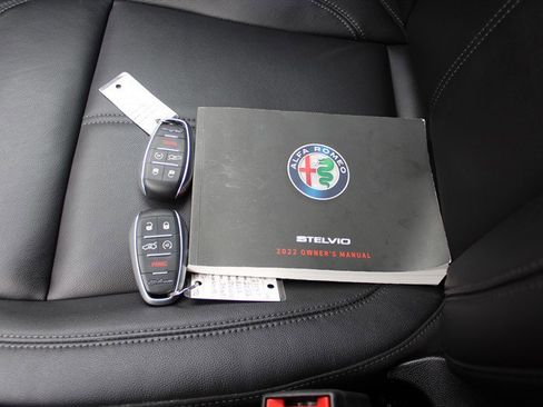 Used 2022 Alfa Romeo Stelvio Sprint image 19