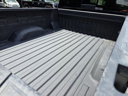 Used 2022 Chevrolet Silverado 2500 High Country w/ Technology Package AWD/4WD image 32