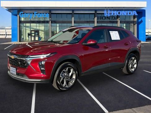 Used 2025 Chevrolet Trax LT image 4