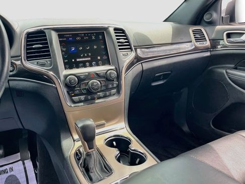 Used 2016 Jeep Grand Cherokee Overland AWD/4WD image 24