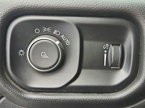 Used 2022 RAM 2500 Big Horn w/ Protection Group image 32