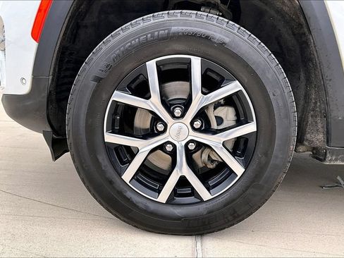 Used 2023 Jeep Grand Cherokee Limited w/ Luxury Tech Group II AWD/4WD image 11