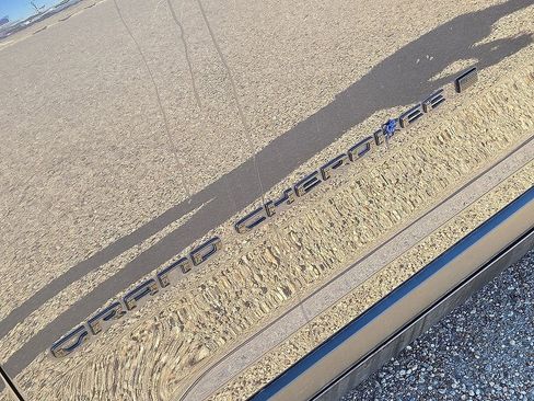 Used 2023 Jeep Grand Cherokee Altitude image 11