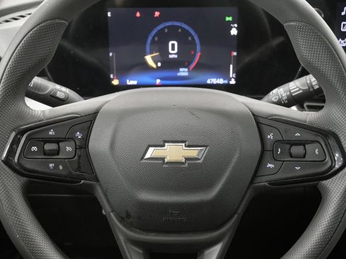 Used 2025 Chevrolet Trax LT FWD image 15