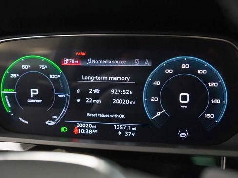 Used 2022 Audi e-tron Chronos image 24