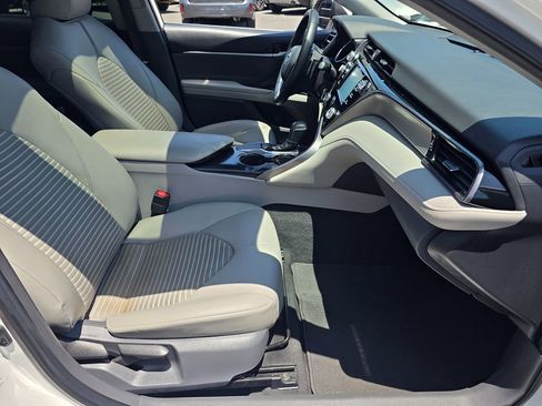 Used 2019 Toyota Camry SE w/ Carpet Mat Package FWD image 12