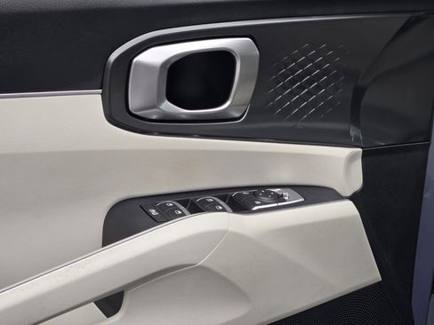 Used 2023 Kia Sorento S w/ Panoramic Sunroof Package image 17