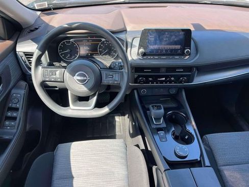 Used 2023 Nissan Rogue SV image 12