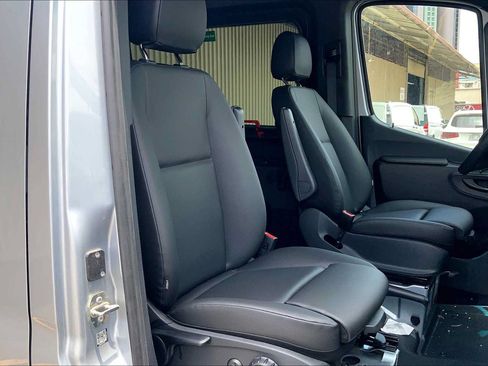 Used 2025 Mercedes-Benz Sprinter 2500 image 2