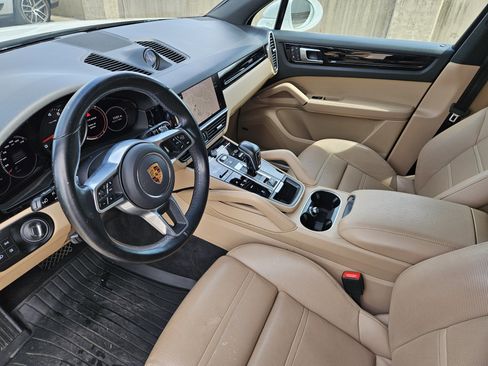 Certified 2022 Porsche Cayenne AWD/4WD image 4