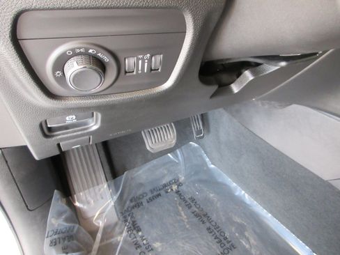 Used 2023 Jeep Grand Cherokee Altitude AWD/4WD image 28