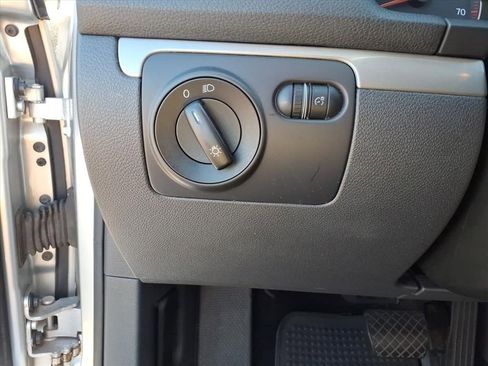 Used 2009 Volkswagen Rabbit S FWD image 17