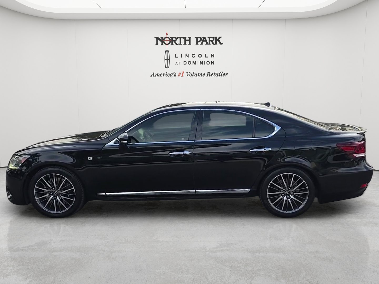 Used 2013 Lexus LS 460 w/ F-Sport Pkg RWD image 3