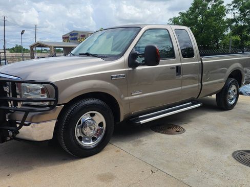 Used 2006 Ford F250 XLT RWD image 1