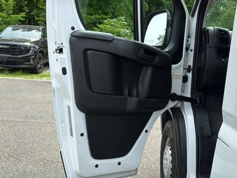 Used 2025 RAM ProMaster 2500 w/ Convenience Group FWD image 12