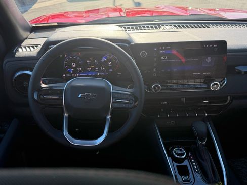 Used 2026 Chevrolet Colorado Z71 image 12