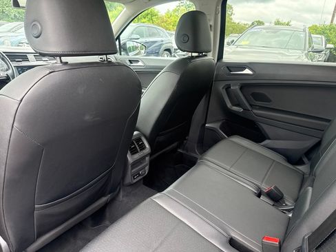 Used 2019 Volkswagen Tiguan SE w/ Panoramic Sunroof Package AWD/4WD image 17