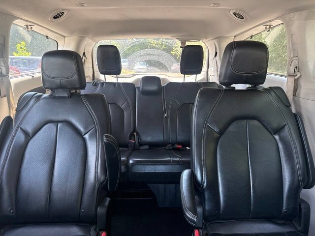 Used 2022 Chrysler Pacifica Touring-L FWD image 15