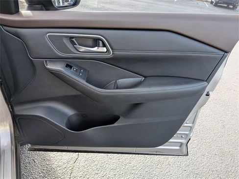 Used 2021 Nissan Rogue SL image 35