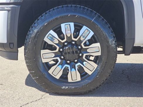 New 2025 GMC Sierra 3500 Denali w/ Denali Reserve Package image 19