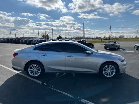 Used 2018 Chevrolet Malibu LT w/ Driver Confidence Package image 4