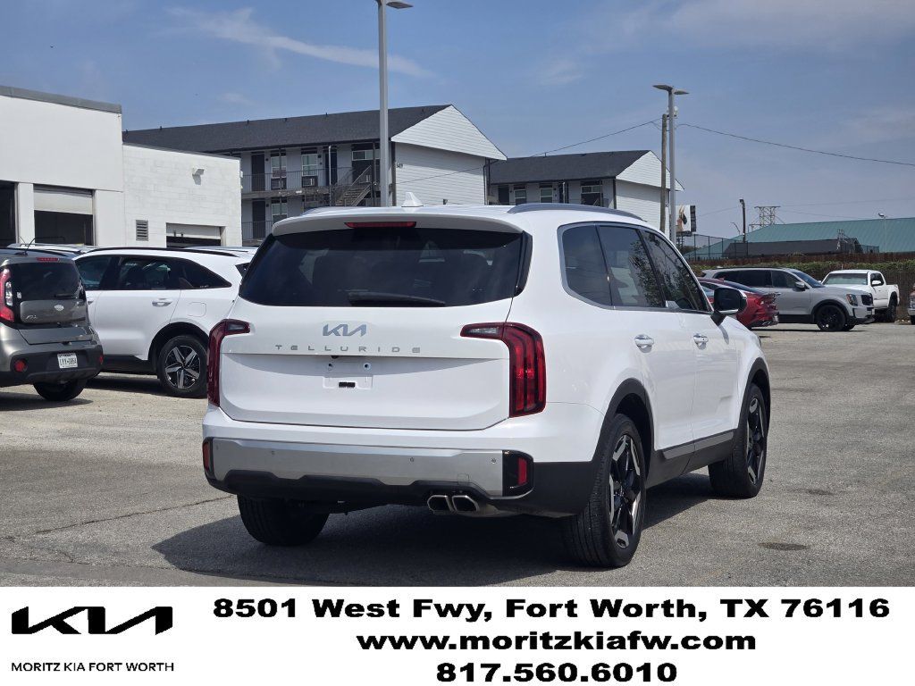 Certified 2025 Kia Telluride EX w/ EX Captain's Chair Package FWD image 6